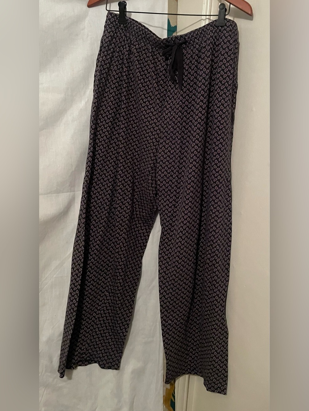 Izod Wide Leg Men’s Pajama Pants with Red Paisley Motif Large Cotton Loungewear